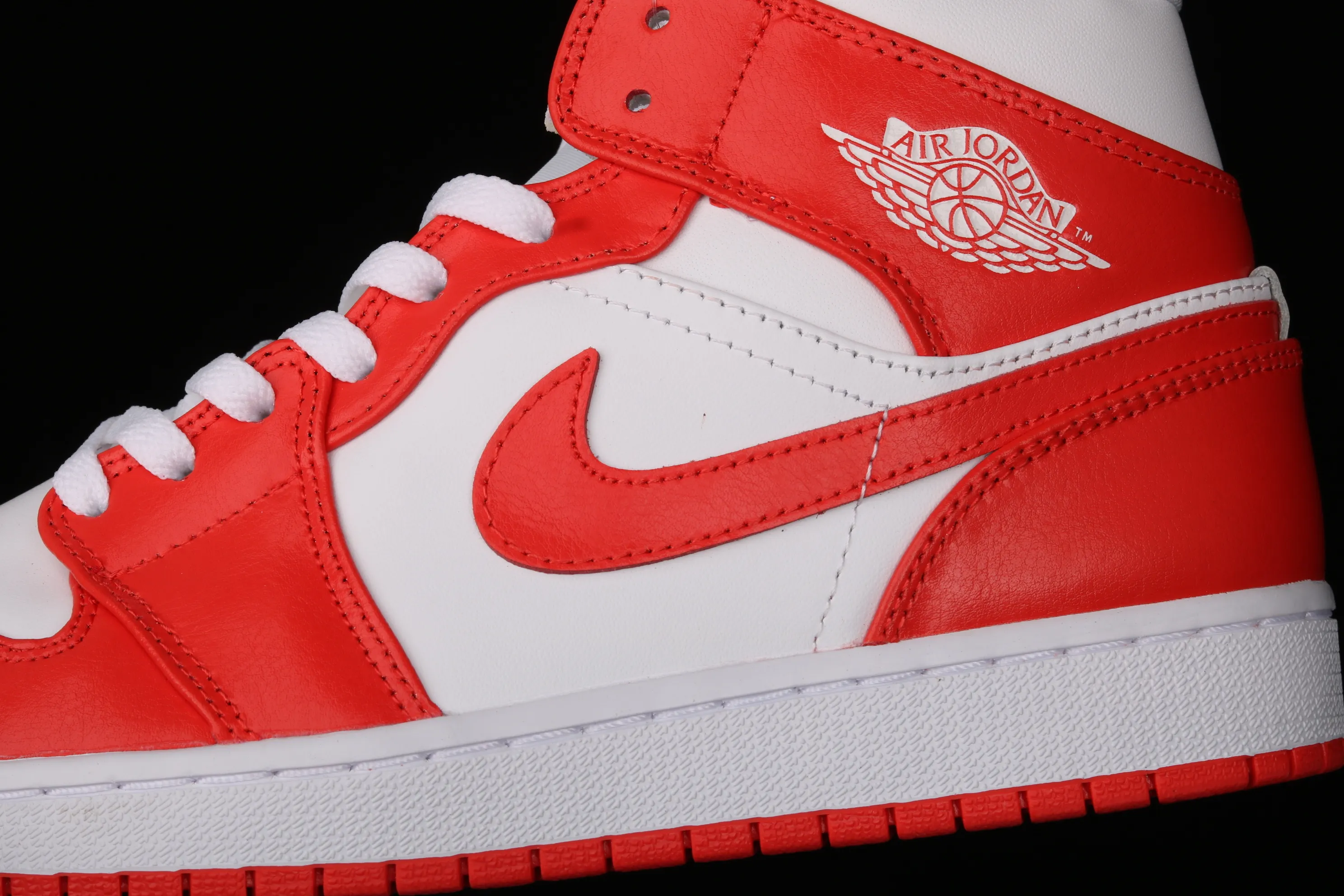 All Categories Air Jordan Jordan Series Basketball Shoes Air Jordan 1 Mid Air Jordan 1 Mid AJ1 Joe 1 White Orange Mid-top Versatile Casual Sports Shoes BQ6472-116